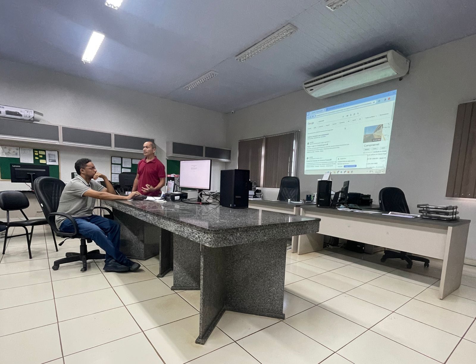 Palestra sobre a integração de sistemas.