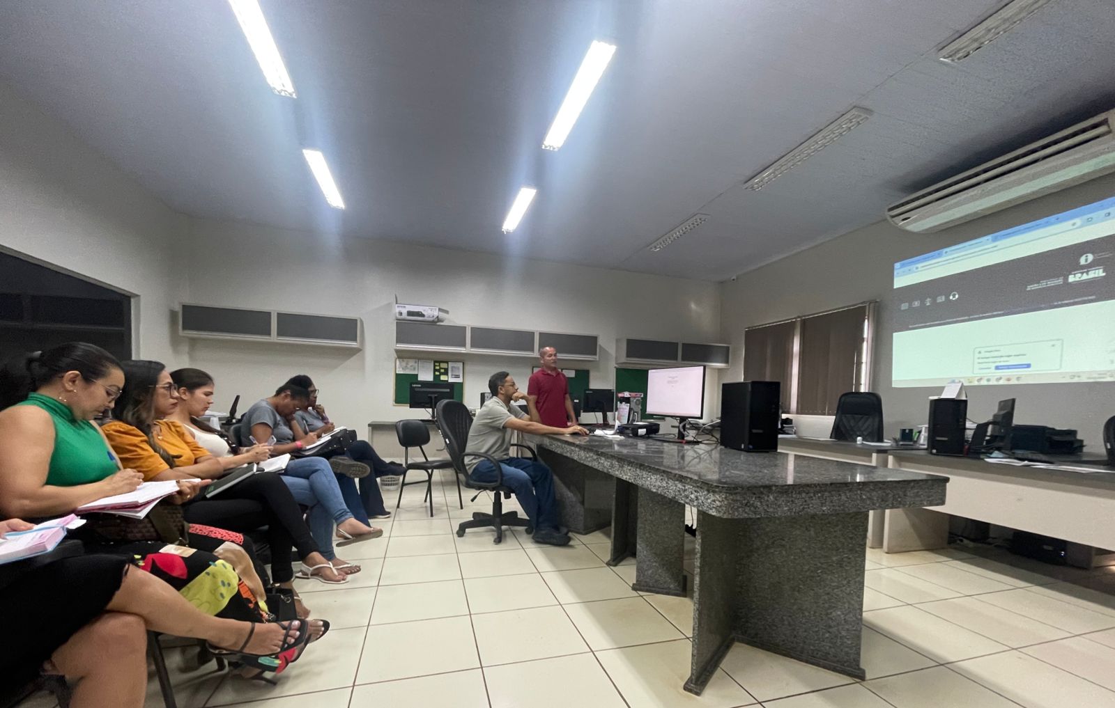 Palestra sobre a integração de sistemas.